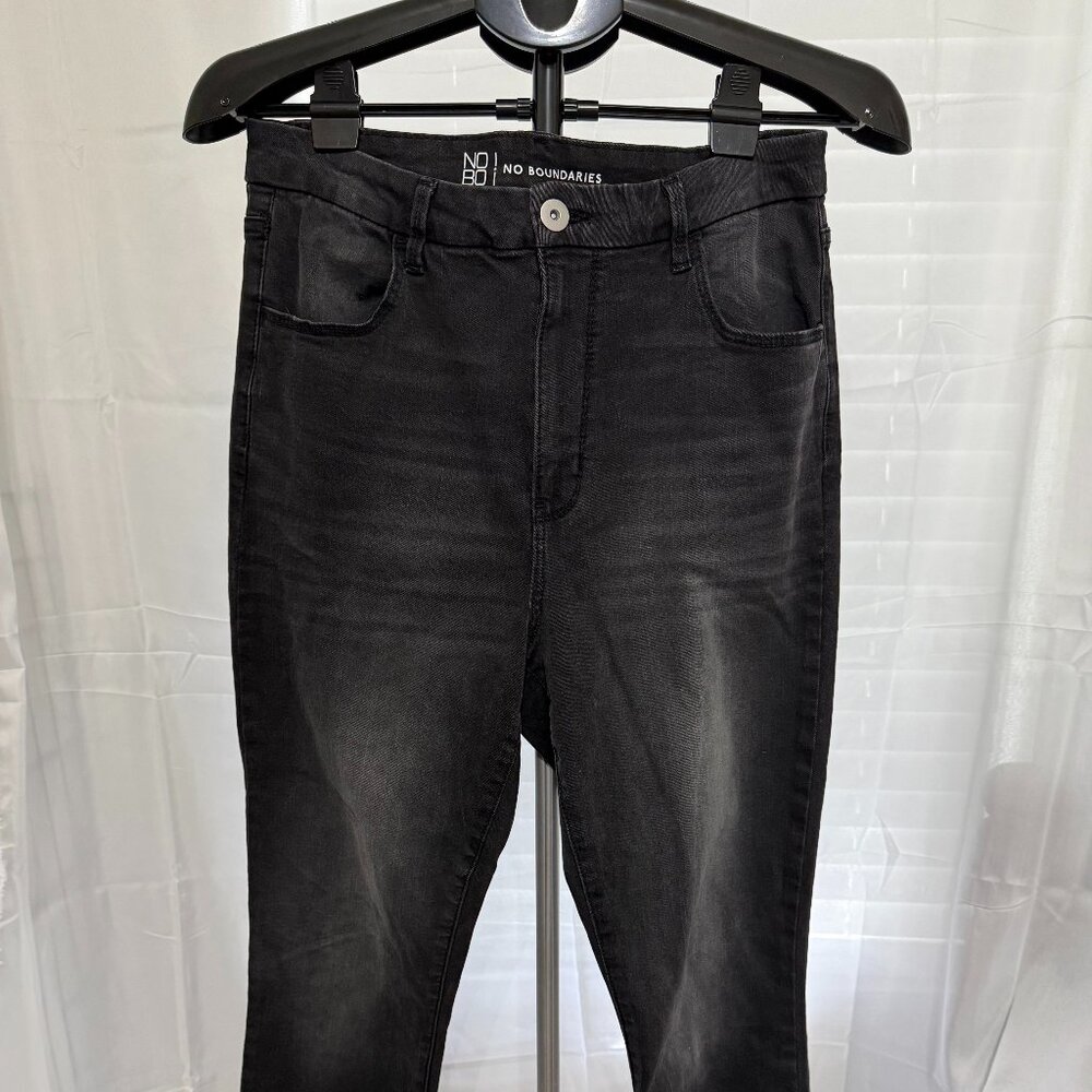 Like New No Boundaries Juniors Womens Black Distressed Denim Jeans 15 - Raw Hem